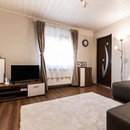 Cozy, Quiet & Family Friendly In Arad Lejlighed Eksteriør billede