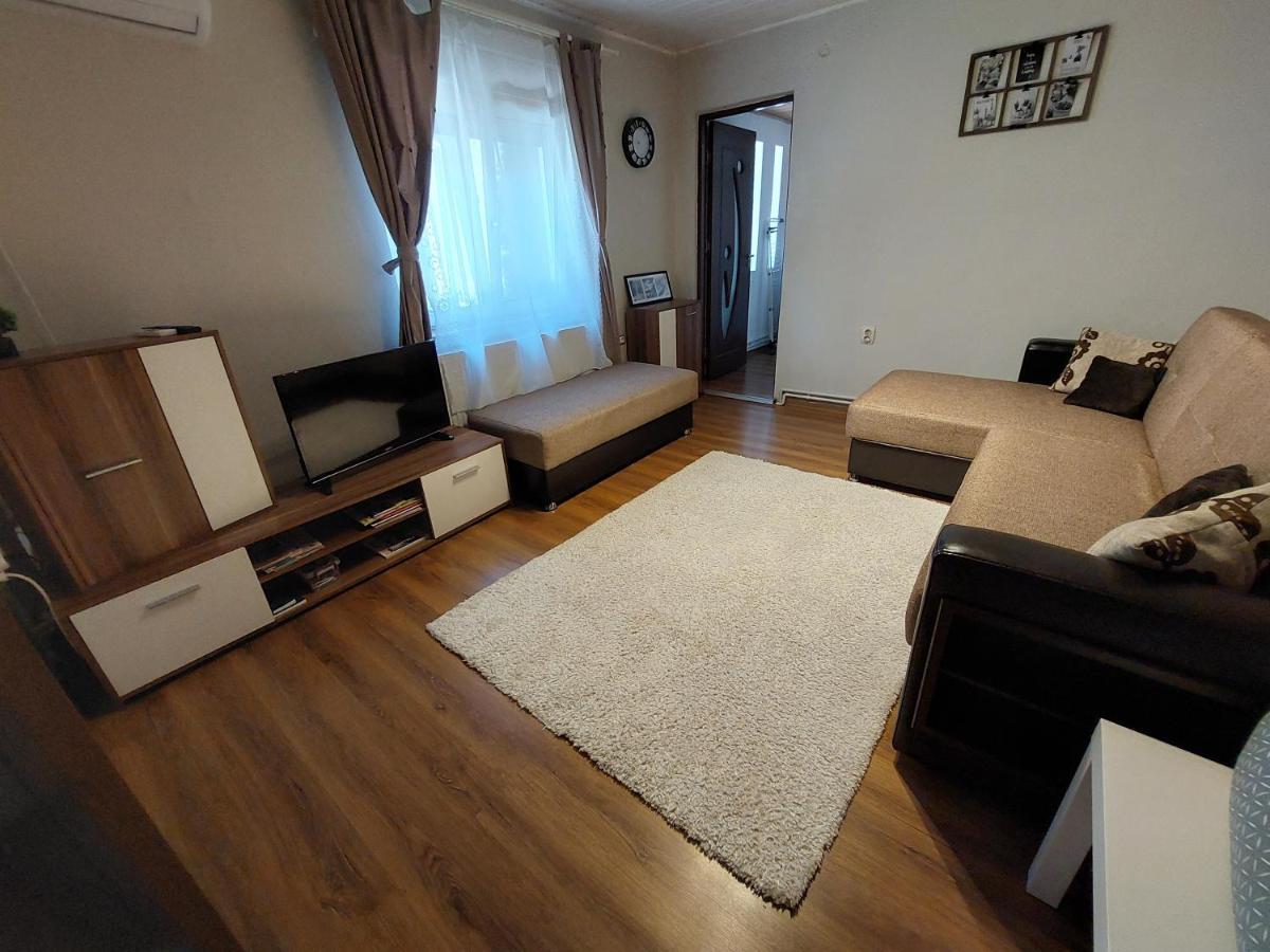 Cozy, Quiet & Family Friendly In Arad Lejlighed Eksteriør billede