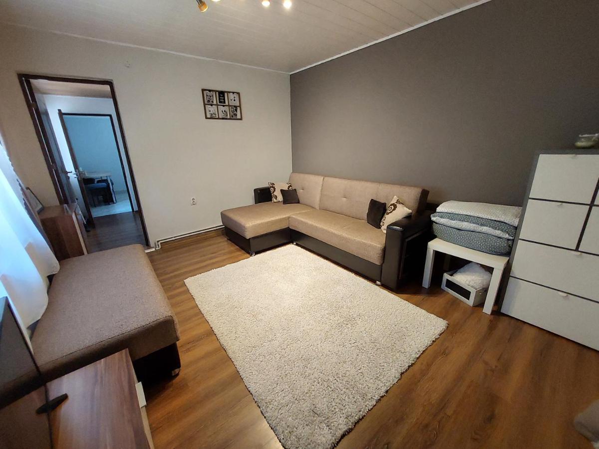 Cozy, Quiet & Family Friendly In Arad Lejlighed Eksteriør billede