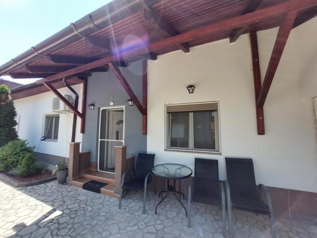 Cozy, Quiet & Family Friendly In Arad Lejlighed Eksteriør billede