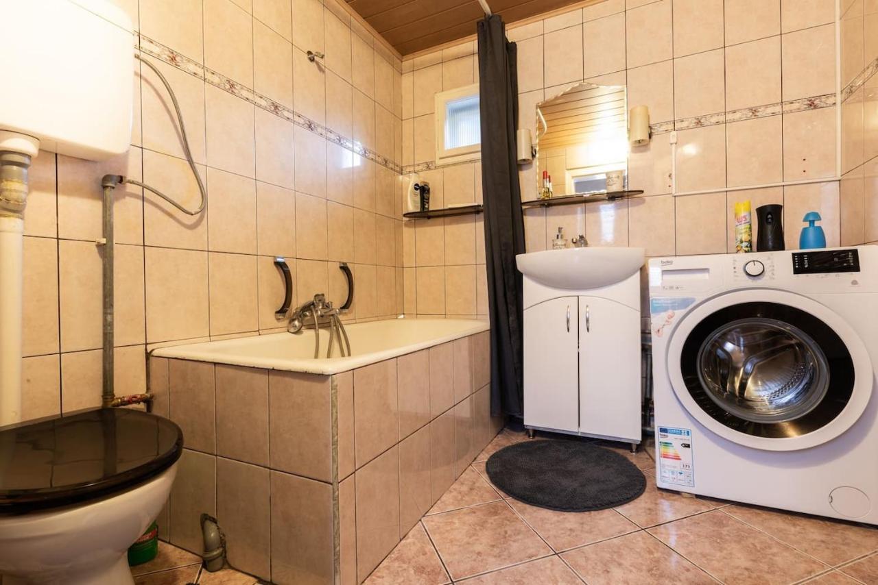 Cozy, Quiet & Family Friendly In Arad Lejlighed Eksteriør billede