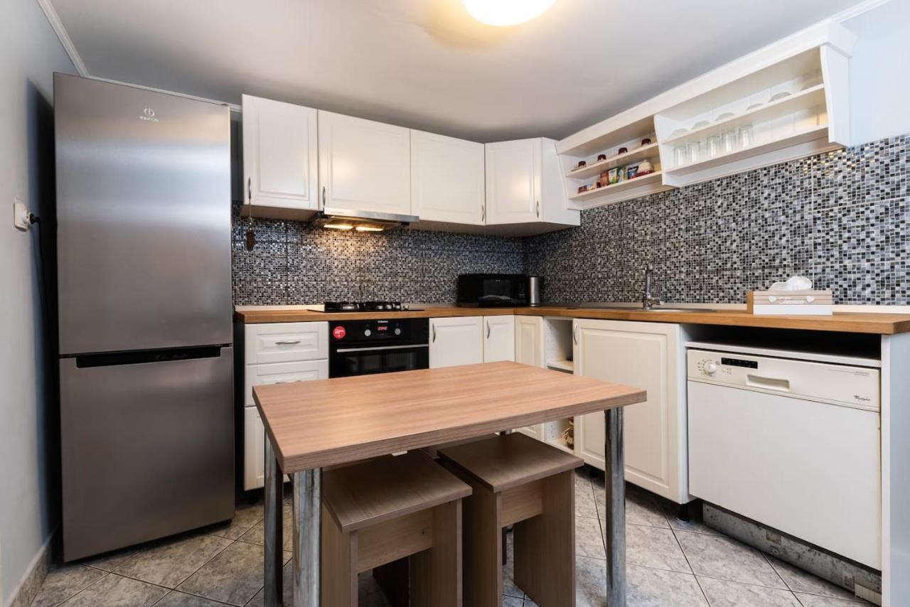 Cozy, Quiet & Family Friendly In Arad Lejlighed Eksteriør billede