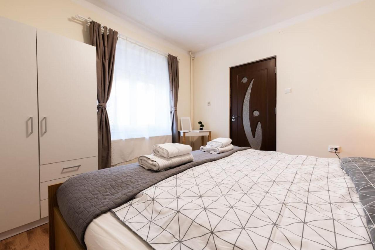 Cozy, Quiet & Family Friendly In Arad Lejlighed Eksteriør billede