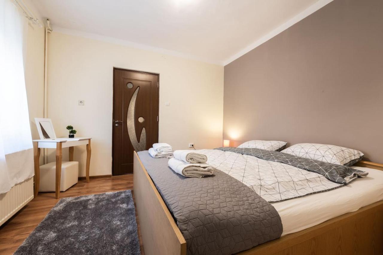 Cozy, Quiet & Family Friendly In Arad Lejlighed Eksteriør billede