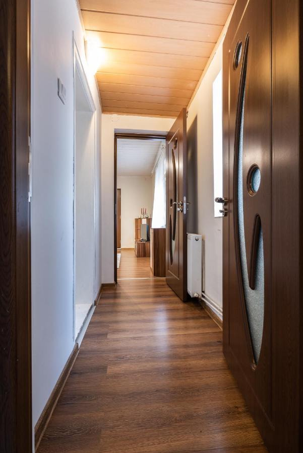 Cozy, Quiet & Family Friendly In Arad Lejlighed Eksteriør billede